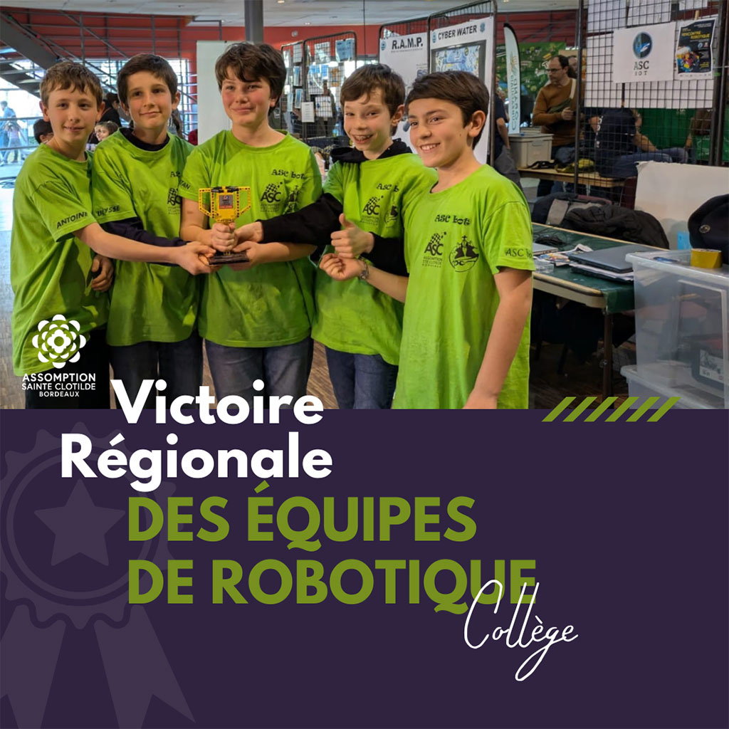 Elèves du collège tenant le trophée de robotique